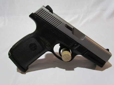 SMITH & WESSON SW40VE .40 S&W - Image 1 of 5
