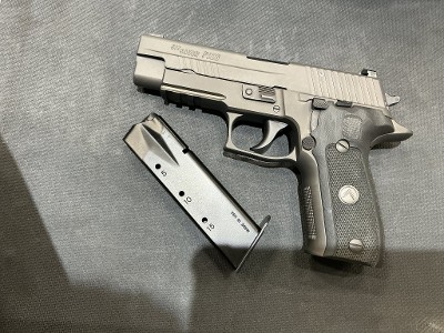 SIG SAUER P226 9MM LUGER (9x19 PARA) - Image 1 of 4