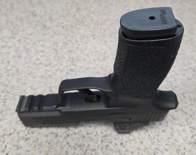 SIG SAUER P365 X-MACRO 9MM LUGER (9x19 PARA) - Image 5 of 6