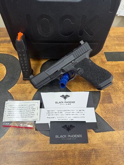 GLOCK 17 GEN 5 9MM LUGER (9X19 PARA) - Image 1 of 9