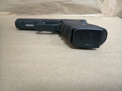 GLOCK 21 45 ACP (45 Auto) - Image 2 of 10