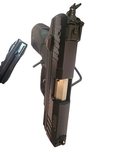 RUGER SR22 .22 LR - Image 6 of 7
