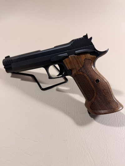 SIG SAUER P210 TARGET 9MM LUGER (9x19 PARA) - Image 1 of 1