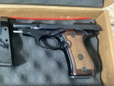 BERETTA 84 .380 ACP - Image 10 of 23