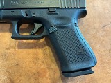 GLOCK 23V .40 S&W - Image 4 of 11