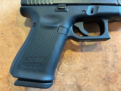 GLOCK 23V .40 S&W - Image 8 of 11