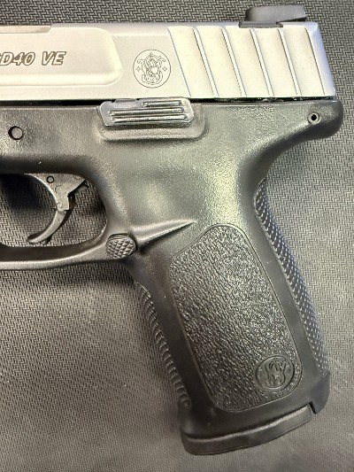 SMITH & WESSON SD40VE .40 S&W - Image 2 of 8