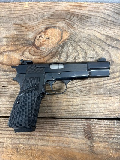 BROWNING Browning Hi Power, Made in 1976, 9mm, Semi-Auto, Blued Finish, Adjustable Rear Sight,4.7" Barrel, 2 Magazines, W/ Black Leather Pistol - Image 1 of 1