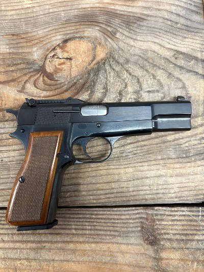 BROWNING Browning Hi Power, Made In 1975, 9mm, Semi-Auto, Blued Finish, Target Sights, 4.7" Barrel, Two Magazines, Black Leather Pistol Case 9MM - Image 1 of 1