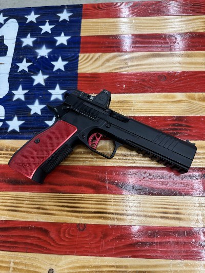 DAN WESSON FIREARMS Dan Wesson DWX, Semi Auto, 9mm, 5" Barrel, Black, Trijicon RMR, 2 Mags, OEM Bag, Excellent Condition 9MM LUGER (9x19 PARA) - Image 2 of 2