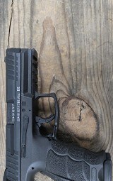 HECKLER & KOCH HK VP9 Non-Optic 4.09" 9MM (2) Magazines, OEM Case, (2) Backstraps, (2) Grip Panels, Off-Roster 9MM LUGER (9x19 PARA) - Image 3 of 4
