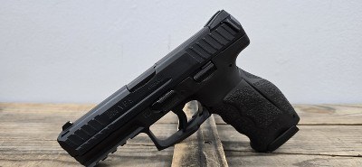 HECKLER & KOCH HK VP9 Non-Optic 4.09" 9MM (2) Magazines, OEM Case, (2) Backstraps, (2) Grip Panels, Off-Roster 9MM LUGER (9x19 PARA) - Image 2 of 4