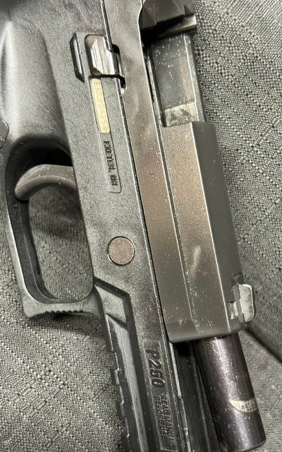 SIG SAUER P250 40 Smith & Wesson - Image 5 of 5