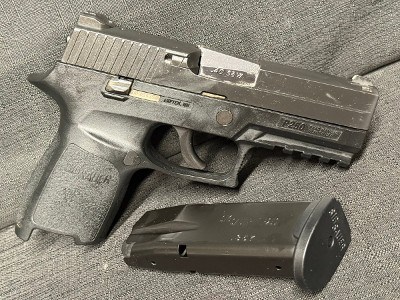 SIG SAUER P250 40 Smith & Wesson - Image 1 of 5