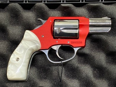 CHARTER ARMS THE CHIC LADY .38 SPL - Image 1 of 2