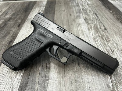 GLOCK 35 GEN 4 40 Smith & Wesson - Image 2 of 4