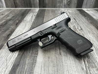 GLOCK 35 GEN 4 40 Smith & Wesson - Image 1 of 4