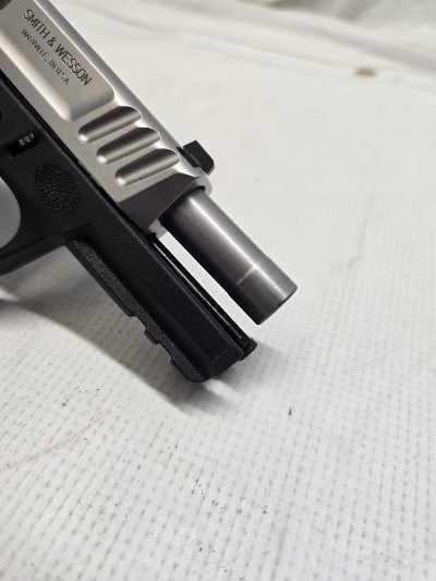 SMITH & WESSON SD40 2.0 40 Smith & Wesson - Image 14 of 14