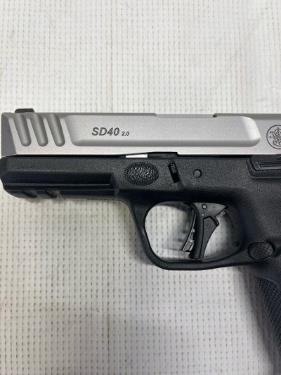 SMITH & WESSON SD40 2.0 40 Smith & Wesson - Image 8 of 14