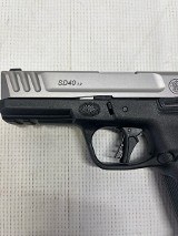 SMITH & WESSON SD40 2.0 40 Smith & Wesson - Image 8 of 14