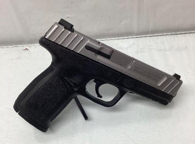 SMITH & WESSON SD40 VE .40 S&W - Image 2 of 11