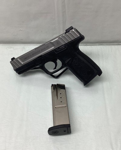 SMITH & WESSON SD40 VE .40 S&W - Image 1 of 11
