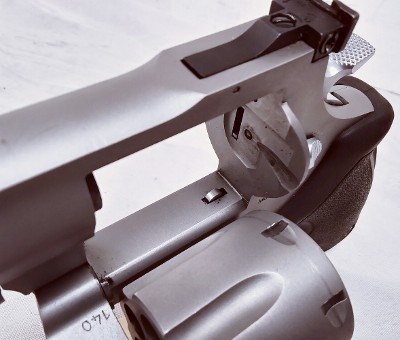 TAURUS Raging Bull .44 MAGNUM - Image 5 of 6