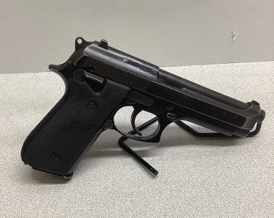 TAURUS PT 100 AF .40 S&W - Image 1 of 15