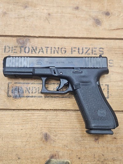 GLOCK 17 GEN 5 9MM LUGER (9x19 PARA) - Image 1 of 7