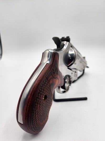 SMITH & WESSON 629 DELUXE .44 MAGNUM - Image 3 of 5