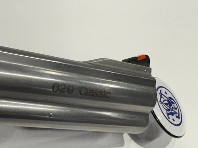 SMITH & WESSON 629 CLASSIC .44 MAGNUM - Image 5 of 12