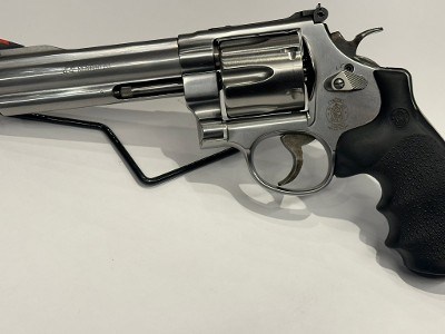 SMITH & WESSON 629 CLASSIC .44 MAGNUM - Image 1 of 12