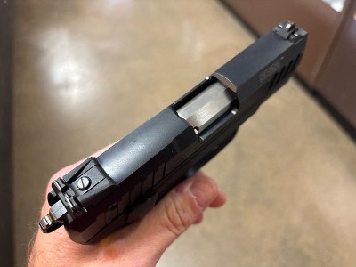 RUGER SR22 .22 LR - Image 4 of 4