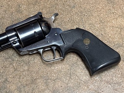 RUGER SUPER BLACKHAWK .44 MAGNUM - Image 2 of 10