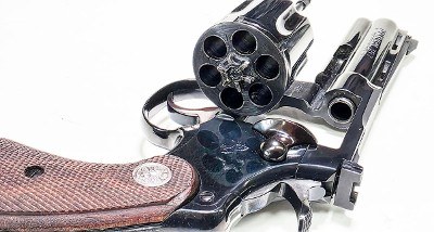 COLT BEAUTIFUL PRE-OWNED COLT PYTHON CHAMBERED IN .357 MAG .357 MAG - Image 3 of 8