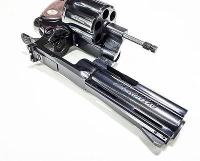 COLT BEAUTIFUL PRE-OWNED COLT PYTHON CHAMBERED IN .357 MAG .357 MAG - Image 4 of 8