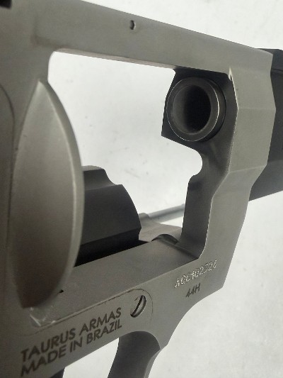 TAURUS RAGING HUNTER .44 MAGNUM - Image 13 of 13