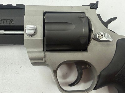 TAURUS RAGING HUNTER .44 MAGNUM - Image 4 of 13