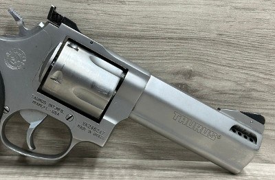 TAURUS TRACKER M425 STAINELSS .41 REM MAG - Image 4 of 10