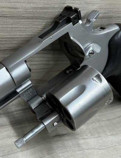TAURUS TRACKER M425 STAINELSS .41 REM MAG - Image 10 of 10
