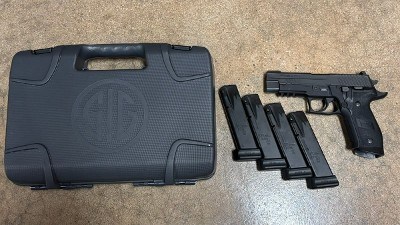 SIG SAUER P226 TAC OPS 40 Smith & Wesson - Image 1 of 10