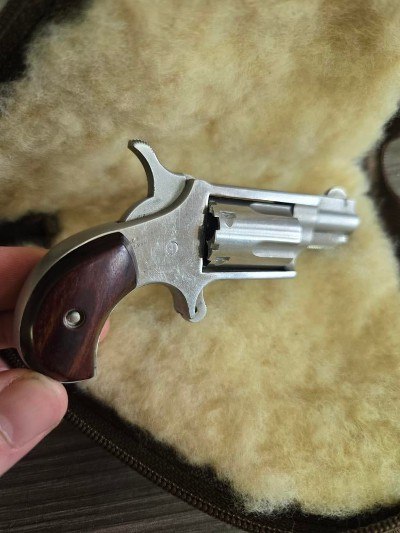 NORTH AMERICAN ARMS MINI REVOLVER .22 LR - Image 6 of 6