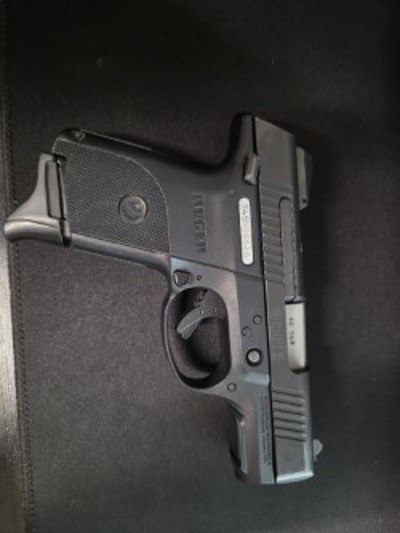 RUGER SR40C .40 CALIBER - Image 1 of 2