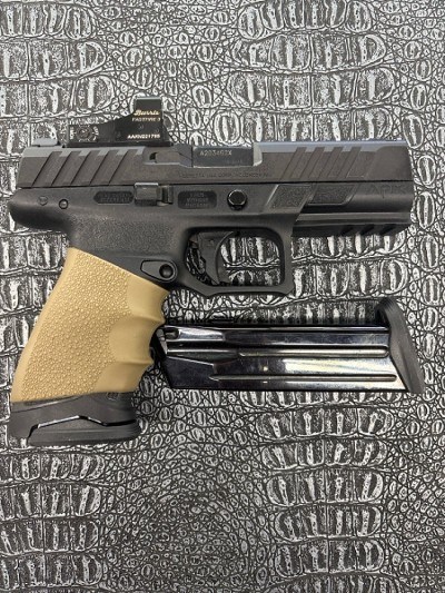 BERETTA APX 9MM LUGER (9x19 PARA) - Image 1 of 5