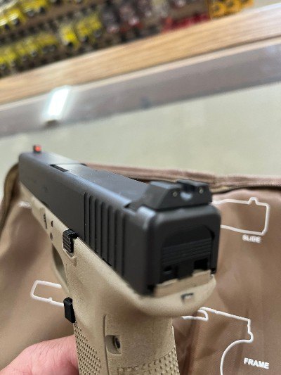 GLOCK G17 Gen 4 FDE 9MM LUGER (9x19 PARA) - Image 5 of 10