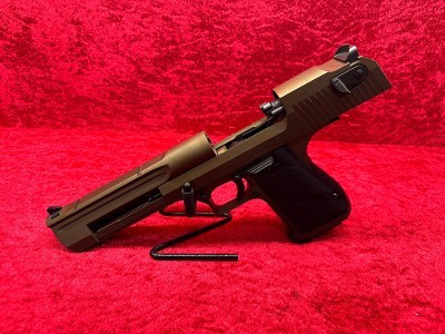 MAGNUM RESEARCH DESERT EAGLE .44 MAGNUM - Image 9 of 10