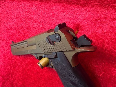 MAGNUM RESEARCH DESERT EAGLE .44 MAGNUM - Image 4 of 10