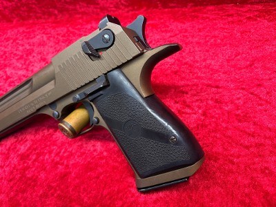 MAGNUM RESEARCH DESERT EAGLE .44 MAGNUM - Image 3 of 10