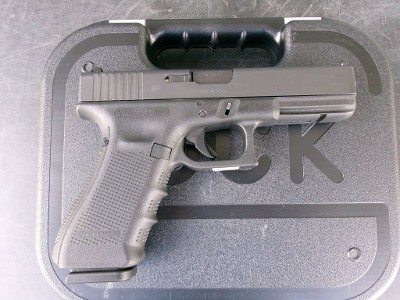 GLOCK 17Gen4 9MM LUGER (9x19 PARA) - Image 1 of 4