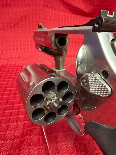 SMITH & WESSON MODEL 686-6 PLUS .357 MAG - Image 5 of 6